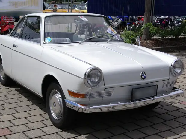 BMW 700