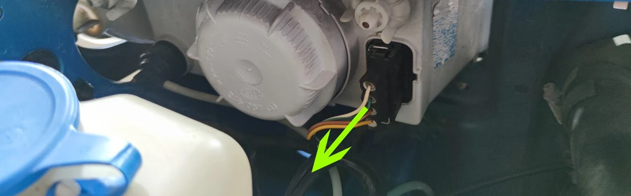 Disconnecting the headlight connector