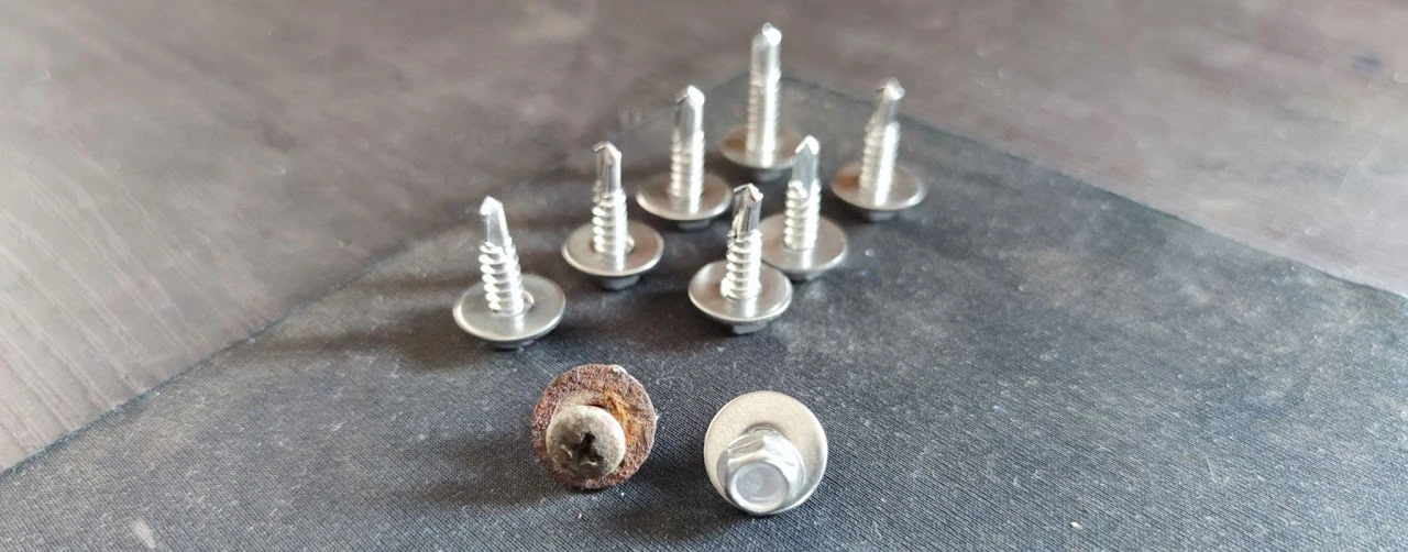 Comparison of original and stainless steel screw