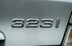Proč 323i nemá 2,3 l motor ani žádnou "přiškrcenou" 2,5 l